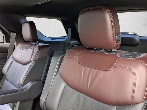 Used 2020 Ford Explorer Platinum w/ Premium Technology Package image 18