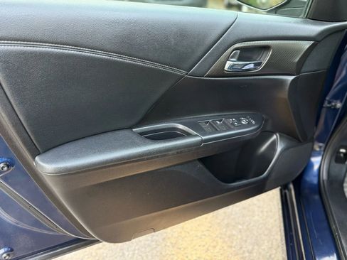 Used 2017 Honda Accord Sport image 14