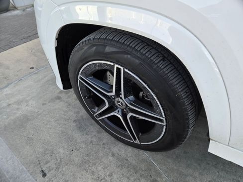 Used 2024 Mercedes-Benz GLS 450 4MATIC image 10