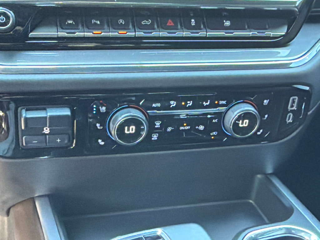 Used 2023 Chevrolet Silverado 1500 High Country w/ High Country Premium Package AWD/4WD image 30