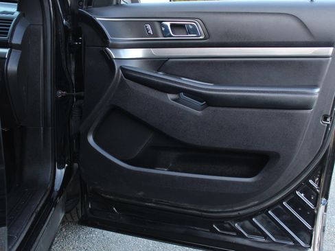 Used 2018 Ford Explorer XLT w/ Equipment Group 202A image 19