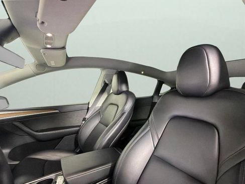 Used 2025 Tesla Model Y Long Range RWD image 28