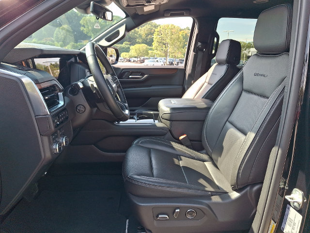 Used 2025 GMC Yukon Denali AWD/4WD image 2