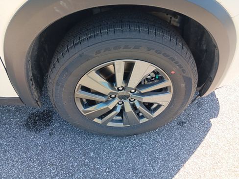 Used 2025 Nissan Pathfinder SV FWD image 7