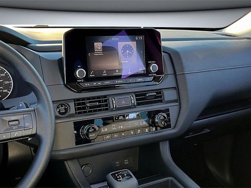 New 2025 Nissan Pathfinder S image 6