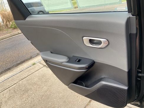 Used 2025 Kia K4 LXS image 49