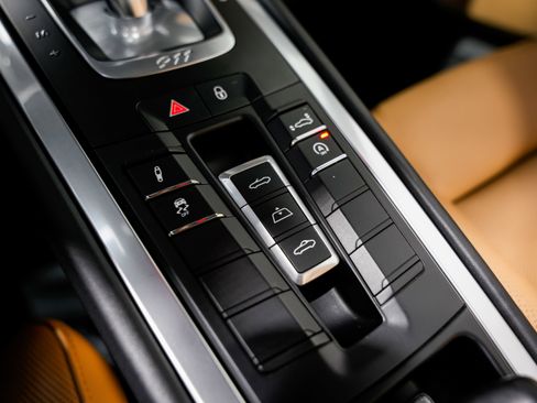 Used 2018 Porsche 911 Turbo image 16