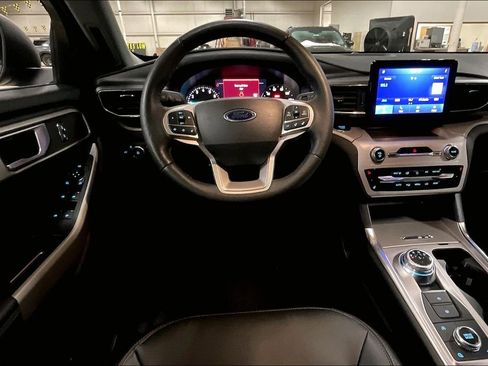 Certified 2024 Ford Explorer XLT w/ Equipment Group 202A image 5