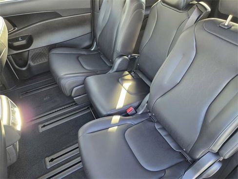 New 2026 Kia Carnival SX image 23