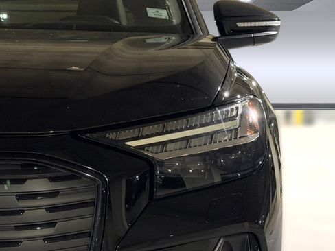 Used 2022 Audi Q4 e-tron Prestige AWD/4WD image 11