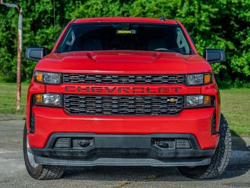 Used 2019 Chevrolet Silverado 1500 Custom w/ Custom Value Package AWD/4WD image 3