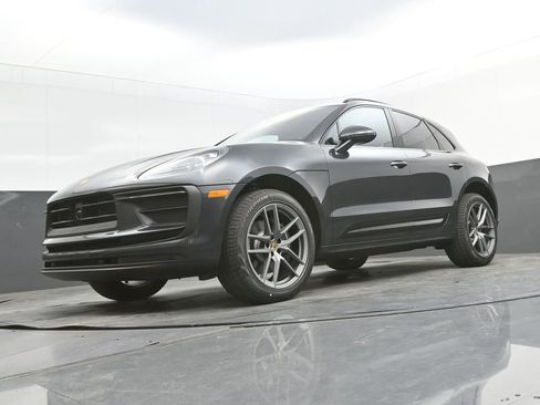New 2026 Porsche Macan image 32