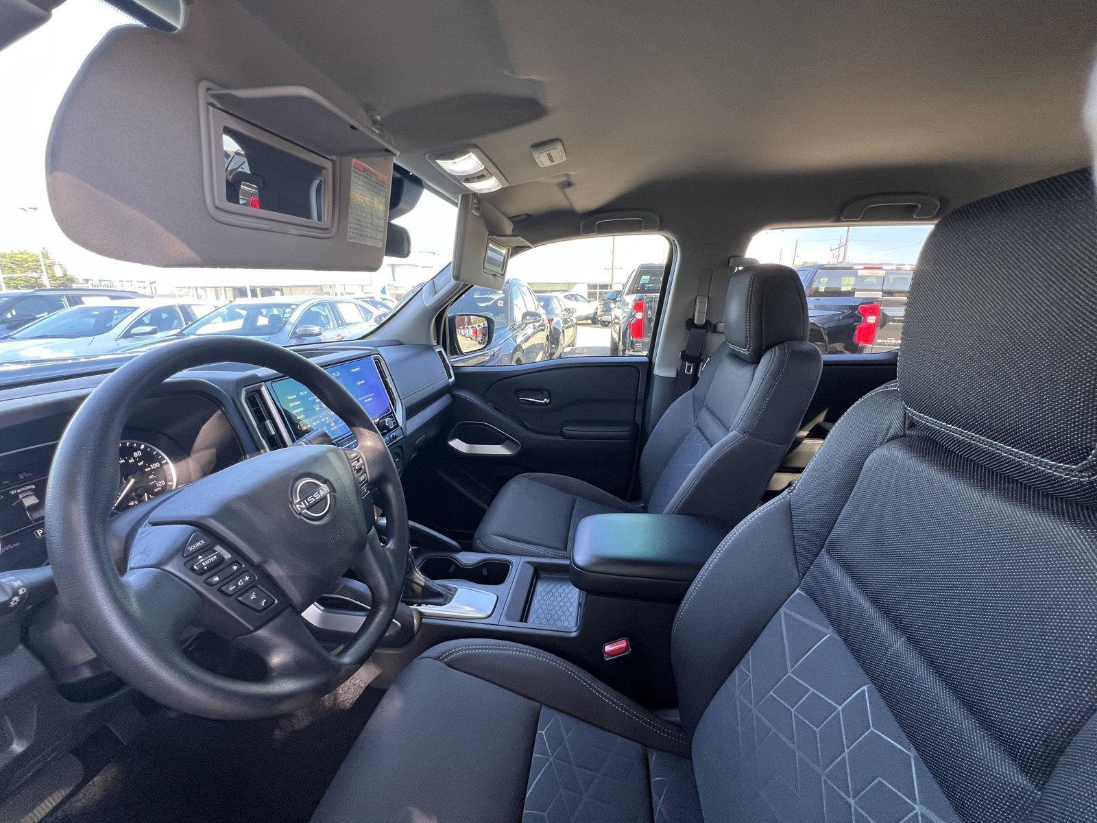 Used 2025 Nissan Frontier SV AWD/4WD image 11