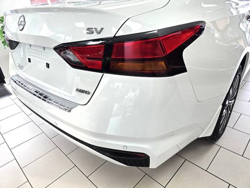 Used 2023 Nissan Altima 2.5 SV AWD/4WD image 14