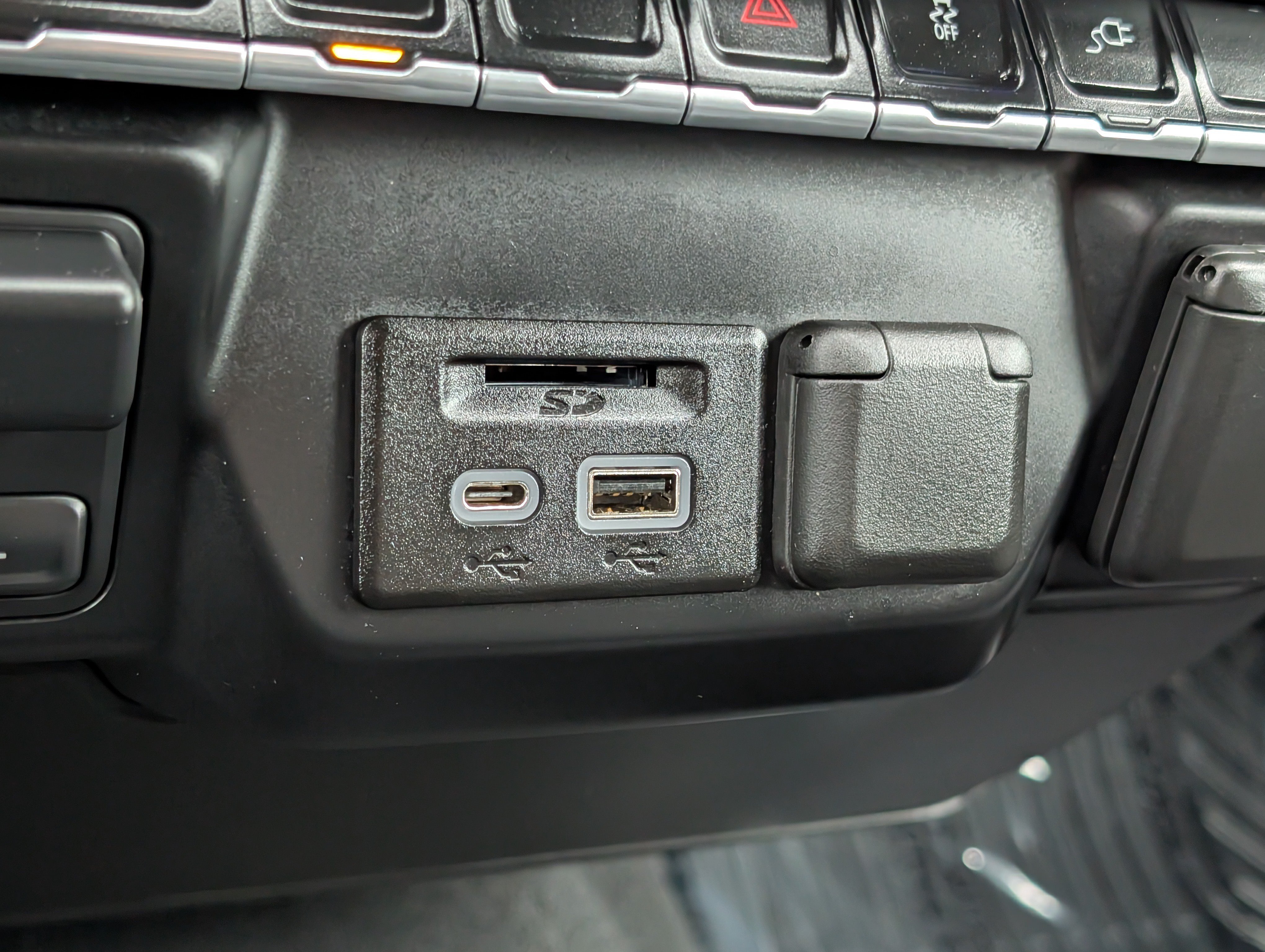 Used 2019 Chevrolet Silverado 1500 LT w/ All-Star Edition AWD/4WD image 26