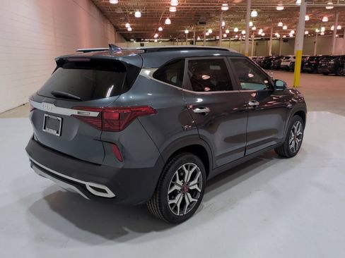 Used 2023 Kia Seltos SX w/ SX Sunroof Package AWD/4WD image 3