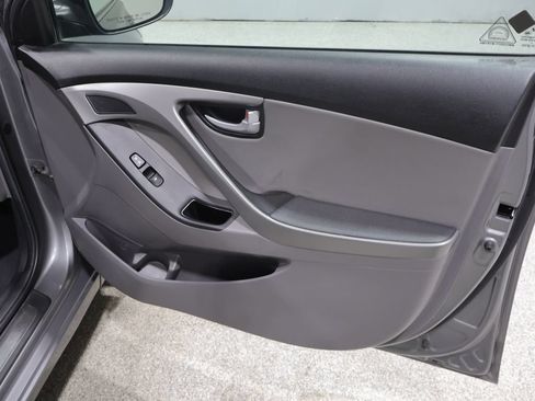 Used 2014 Hyundai Elantra Limited w/ Option Group 03 FWD image 25