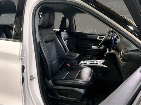 Used 2022 Ford Explorer Limited w/ Equipment Group 301A AWD/4WD image 15