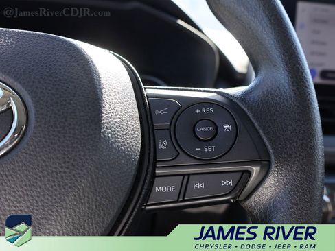 Used 2025 Toyota RAV4 XLE image 27