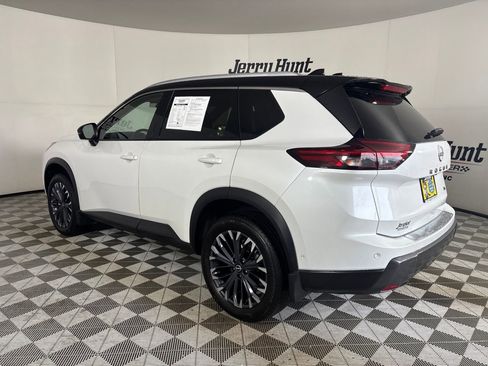 Used 2025 Nissan Rogue SL w/ Tech Package FWD image 6