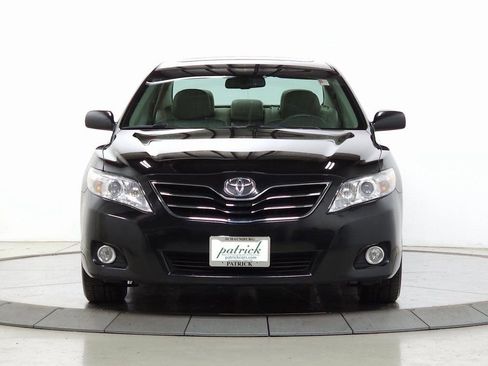 Used 2011 Toyota Camry XLE image 2
