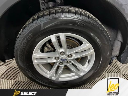 Used 2023 Ford Explorer XLT w/ Equipment Group 202A AWD/4WD image 30