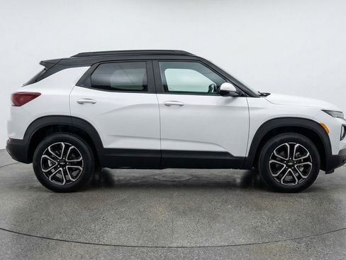 Used 2025 Chevrolet TrailBlazer LT FWD image 11
