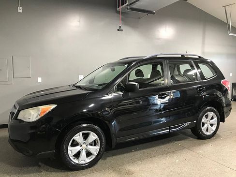 Used 2015 Subaru Forester 2.5i w/ Alloy Wheel Package image 7