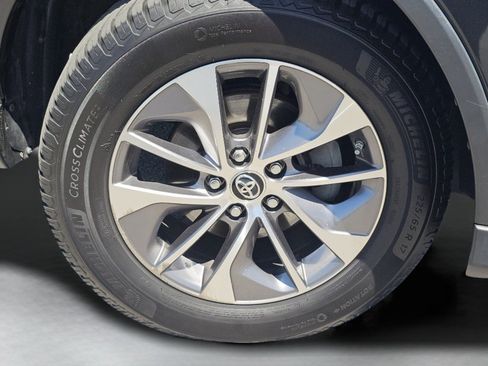 Used 2016 Toyota RAV4 XLE AWD/4WD image 16