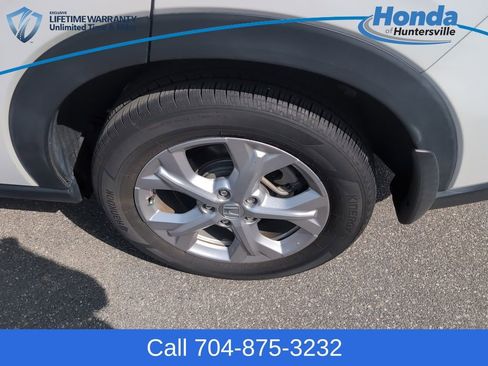 Used 2024 Honda HR-V LX image 10