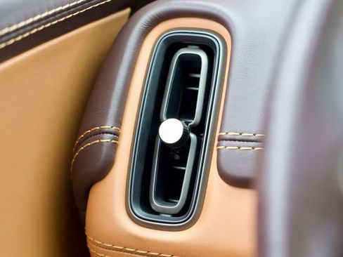 Used 2022 Aston Martin DBX image 39