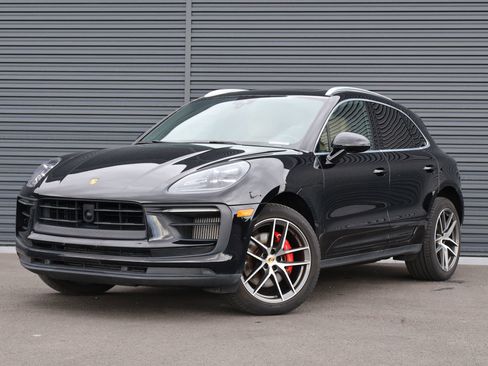 Certified 2023 Porsche Macan S image 1