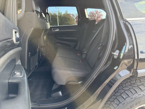 Used 2019 Jeep Grand Cherokee Laredo AWD/4WD image 18