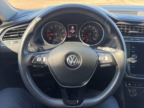 Used 2020 Volkswagen Tiguan SE image 15