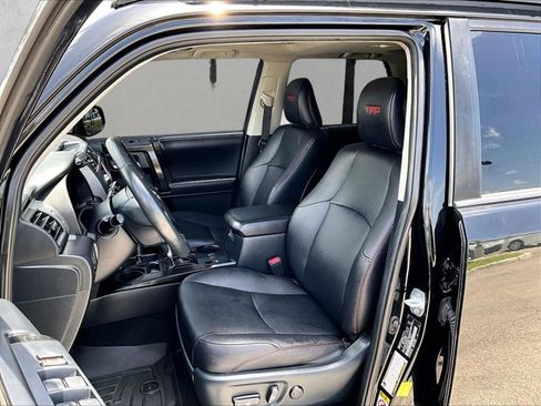 Used 2018 Toyota 4Runner TRD Off-Road Premium AWD/4WD image 24