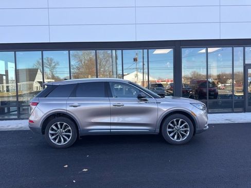 Used 2020 Lincoln Corsair AWD w/ Premium Package image 2