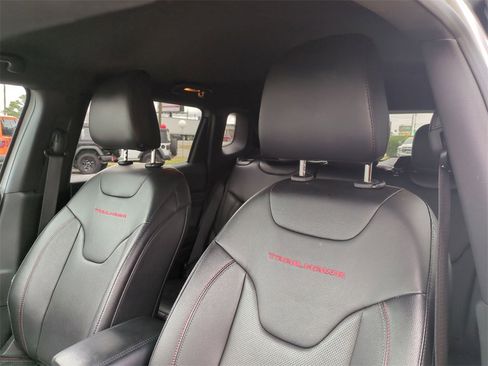 Used 2025 Jeep Compass Trailhawk w/ Trailhawk Elite Group image 15