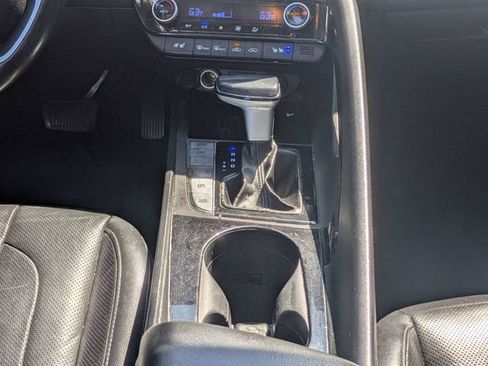 Used 2022 Hyundai Elantra Limited FWD image 17