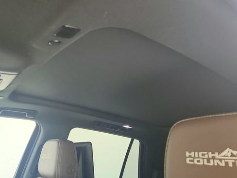 Used 2021 Chevrolet Tahoe High Country RWD image 11