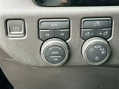 Used 2023 Chevrolet Silverado 1500 LT image 10