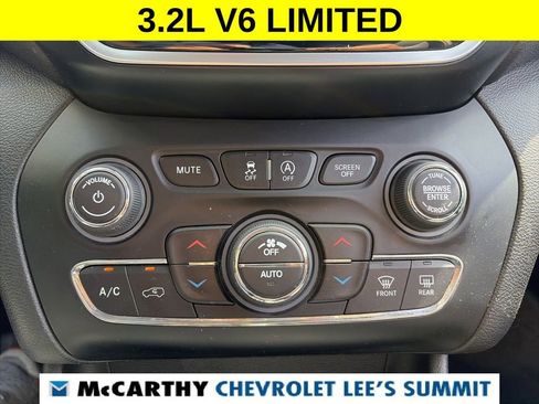 Used 2019 Jeep Cherokee Limited AWD/4WD image 9