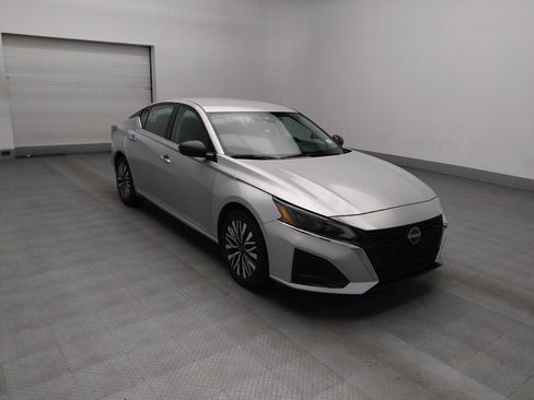 Used 2024 Nissan Altima 2.5 SV image 13