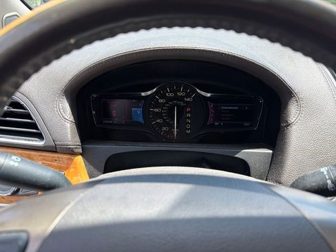 Used 2012 Lincoln MKX AWD image 2