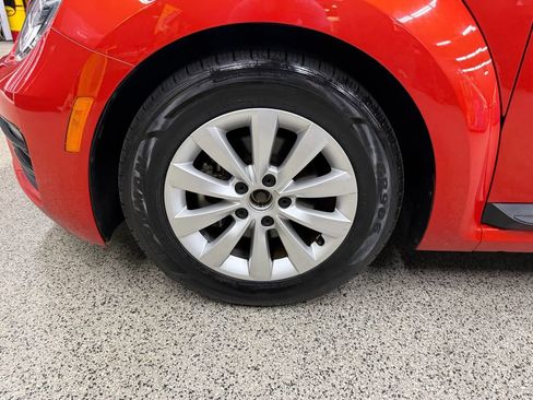 Used 2018 Volkswagen Beetle 2.0T S FWD image 24
