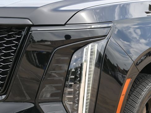 Certified 2026 Cadillac Escalade ESV Platinum Sport w/ LPO, ONYX Package AWD/4WD image 25