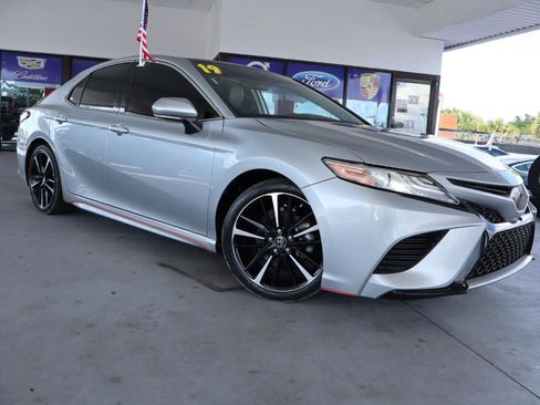 Used 2019 Toyota Camry XSE FWD image 3