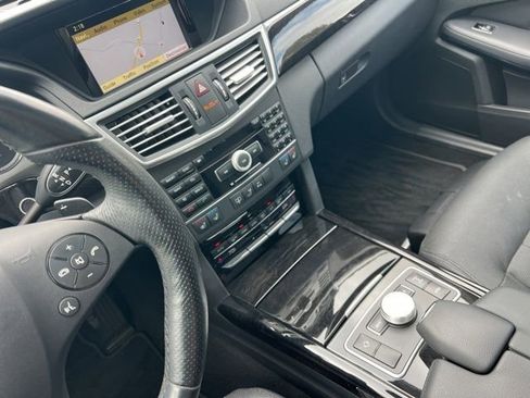 Used 2011 Mercedes-Benz E 550 Sedan image 27