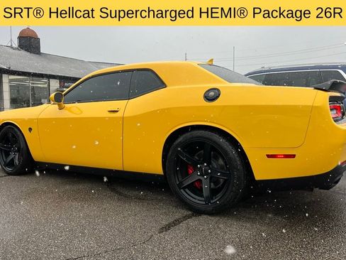 Used 2017 Dodge Challenger SRT Hellcat image 4
