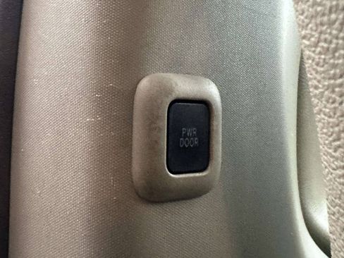 Used 2018 Toyota Sienna XLE FWD image 13