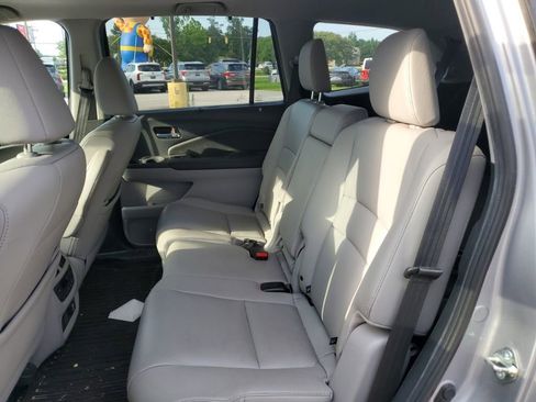 Used 2020 Honda Pilot Touring image 5